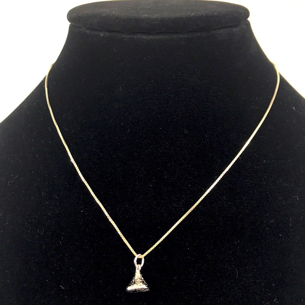 Silver Kiss 16” Necklace